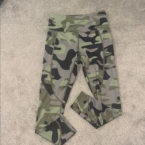 Zyia Camo Leggings light n tight size 4 EUC